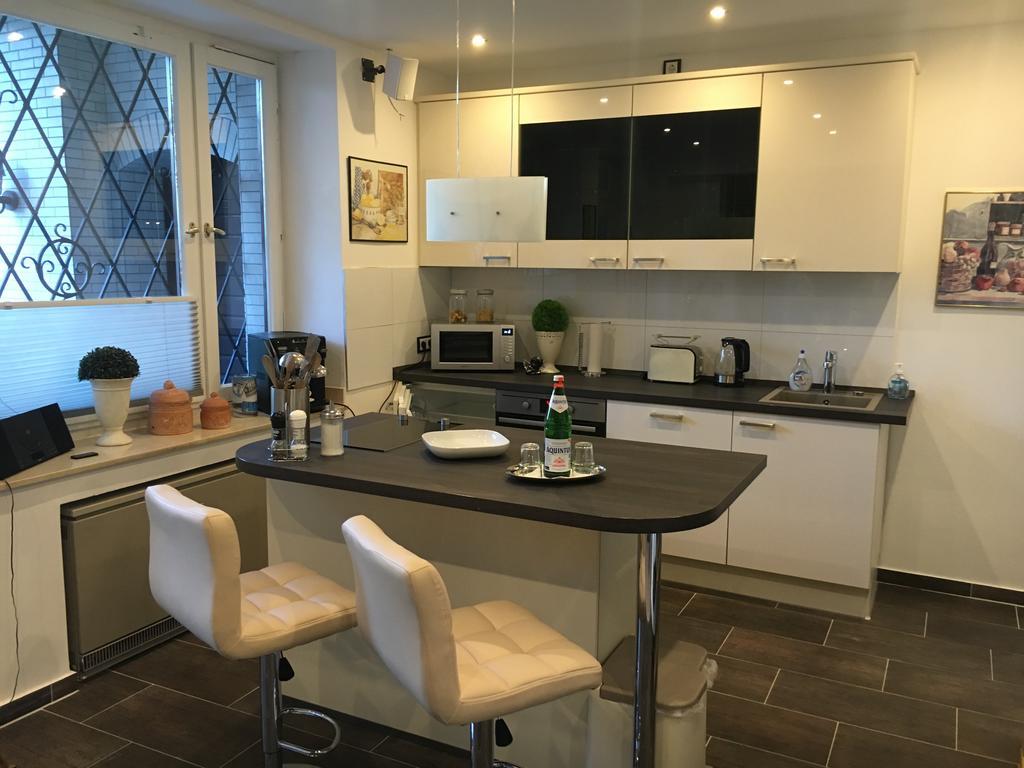 Messe Ferienwohnung Duesseldorf Oberkassel Esterno foto