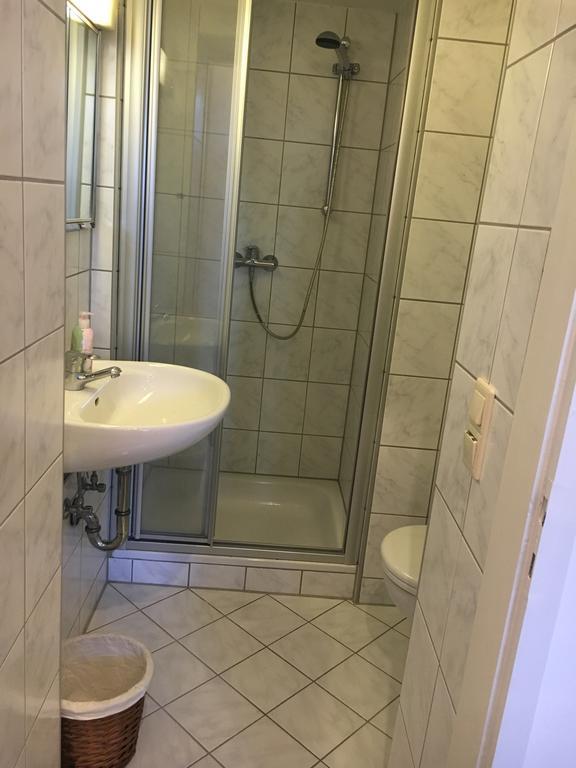 Messe Ferienwohnung Duesseldorf Oberkassel Esterno foto